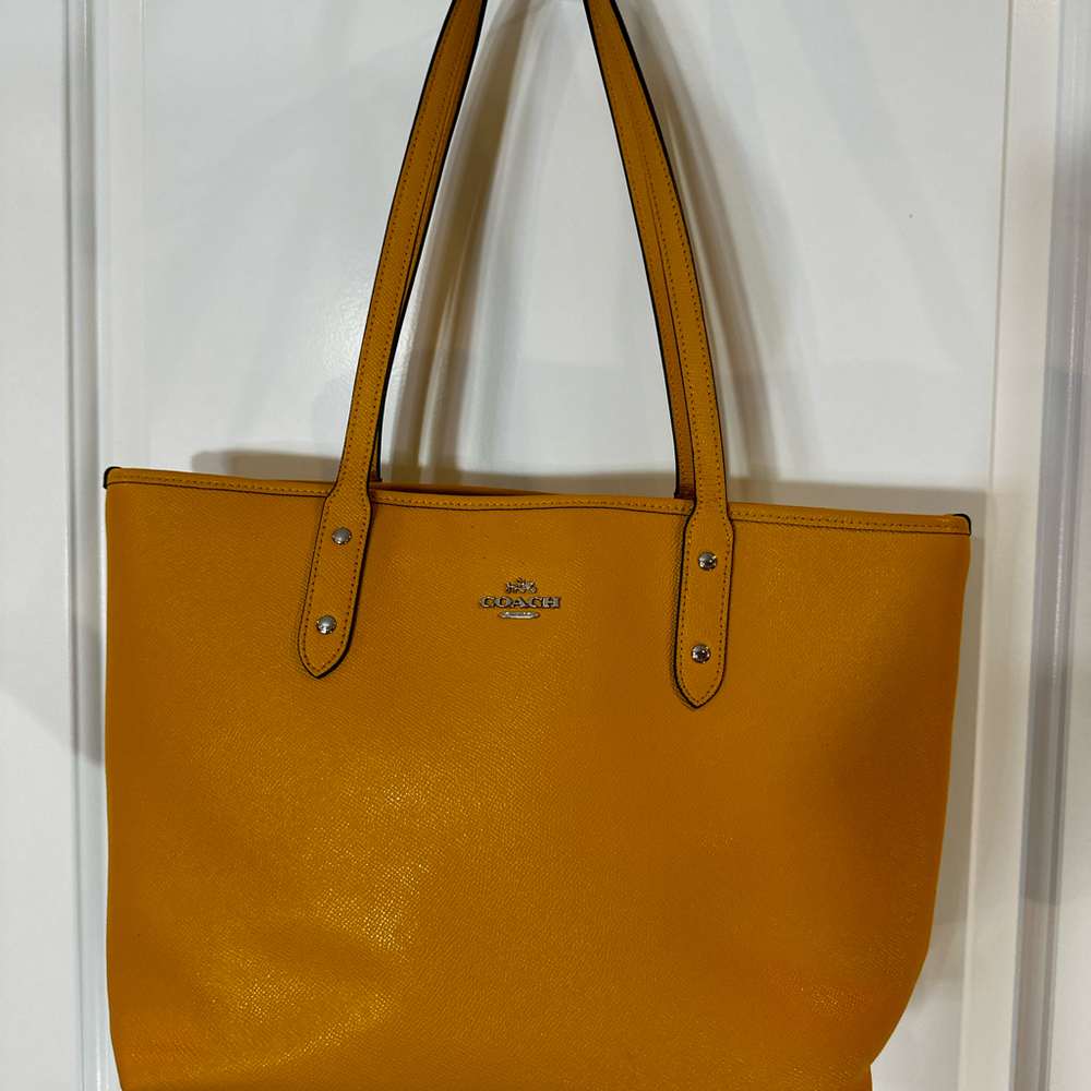 Coach Tote Yellow Leather